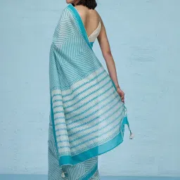 Taneira White & Blue Printed Saree With Unstitched Blouse image 2