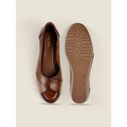 Metro Leather Textured Wedge Heel Sandals image 5