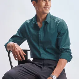 HIGHLANDER Men Slim Fit Solid Spread Collar Cotton Casual Shirt-picture-18
