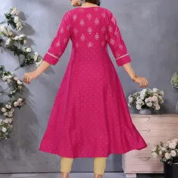 Rangita Pink Regular Fit Embroidered Kurta image 2