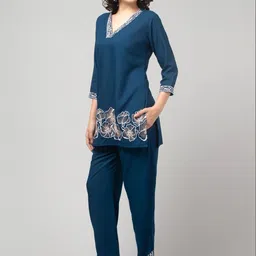 Aura Glam Women Floral Embroidered Regular Thread Work Kurta with Trousers image 2