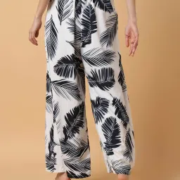 showoffff SHOWOFF Black & White Printed Mid Rise Pants With Belt image 2
