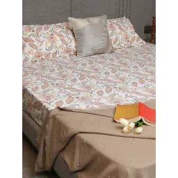 Urban Space Pink Cotton 200 TC Iris King Bedsheet with 2 Pillow Covers image 2