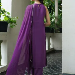 Skylee Purple Cotton Printed Kurta Pant Set With Dupatta image 2