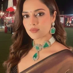 AURAA TRENDS Gold-Plated Zircon And Emerald Stones Studded And Beaded Jewellery Set-image-1