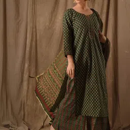 BAESD Women Floral Printed V-Neck Kurta with Palazzos & With Dupatta image 3