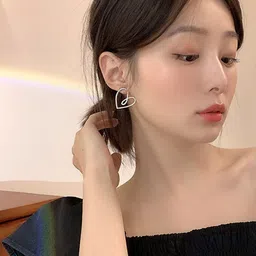 VAGHBHATT Heart Shaped Studs Earrings image 5