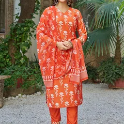 SWEETPEL Women Floral Printed Regular Kurta with Trousers & Dupatta image 3