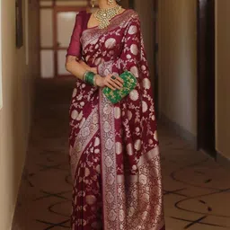 YASHASVI FASHION Woven Design Zari Silk Blend Saree image 3