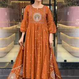 GoSriKi Floral Printed Notch Neck Thread Work Anarkali Kurta & Trousers With Dupatta image 2
