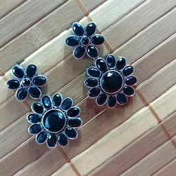 MERA HAAT Contemporary Drop Earrings image 2