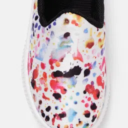 YK Girls White & Red Printed Wide Slip-On Sneakers image 3