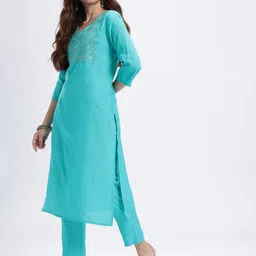 HERE&NOW Zari Embroidered Mirror Work V-Neck Straight Kurta with Trousers & Dupatta image 5