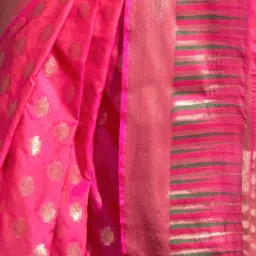 Odette Pink Silk Blend Woven Design Saree with Unstitched Blouse Piece image 3