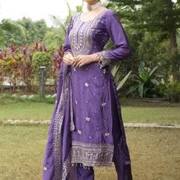 IRVAAH Ethnic Motifs Embroidered Thread Work Straight Kurta With Patiala & Dupatta image 4