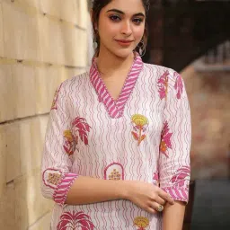 Rain and Rainbow Off White & Pink Cotton Printed Straight Kurti image 3