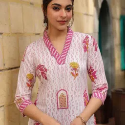 Rain and Rainbow Off White & Pink Cotton Printed Straight Kurti image 4