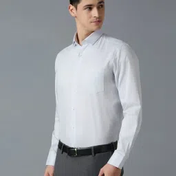 Reid & Taylor Grey Cotton Regular fit Solid Shirt image 3