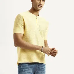 Levi's Men's Self Design Yellow Slim Fit T-Shirt image 4