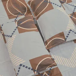 KLOTTHE Grey Geometric 300TC Double Fine Bedsheet & 4 Pillow Covers-98 In x 88 In image 4