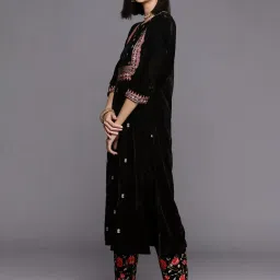 Varanga Black Embroidered Kurta Pant Set With Dupatta image 3