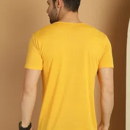Vimal Jonney Blue & Yellow Regular Fit Printed T-Shirt image 3