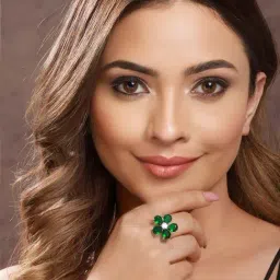 Saraf RS Jewellery Silver Emerald Zircon Minimal Floral Ring image 5