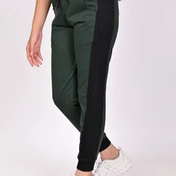 BAESD Girls Pack Of 2 Relaxed Fit Colourblocked Mid Rise Joggers image 4