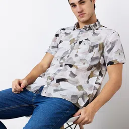 SPYKAR Men Spread Collar Abstract Printed Cotton Casual Shirt image 5
