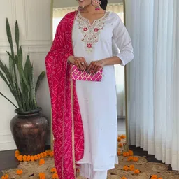 KIWA STUDIO Women Ethnic Motifs Embroidered Kurta with Trousers & Dupatta image 4