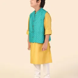 Fabindia Kids Multicolor Printed Full Sleeves Kurta Set image 3