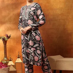Nayam By Lakshita Women Floral Printed Kurta with Trousers image 4