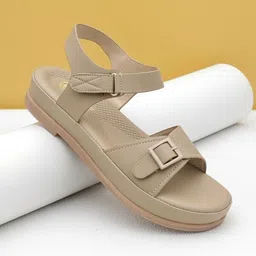 Gulmeren Textured Flatform Sandals with Buckles image 2