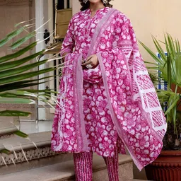 Kohsh Women Floral Printed Regular Beads and Stones Pure Cotton Kurta with Trousers & With Dupatta image 4