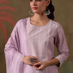 DIVASTRI Women Purple Viscose Rayon Floral Printed Kurta with Trousers & With Dupatta image 4