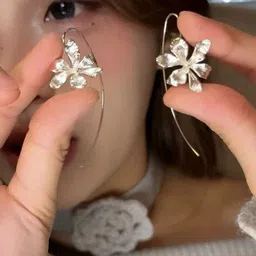 VAGHBHATT Silver-Plated Floral Shaped Drop Earrings image 5