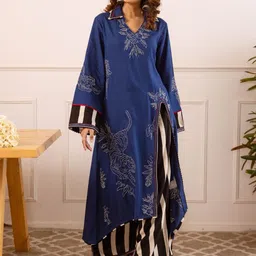 HERE&NOW Ethnic Motifs Embroidered High Slit Thread Work Kurta with Palazzos image 2