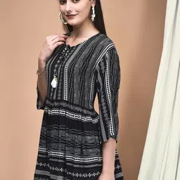 Shree Liva Printed Tunic image 5