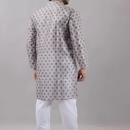 VILLAIN Men Floral Printed Regular Kurta with Pyjamas image 5