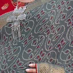 Saree Mall Grey Printed Sarees With Unstitched Blouse image 4