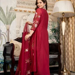 FIDHARA Women Floral Embroidered Regular Thread Work Kurta with Trousers & With Dupatta image 2