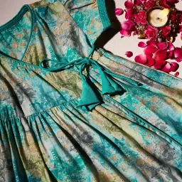 StyloBug Girls Green Printed Kurti Set image 4