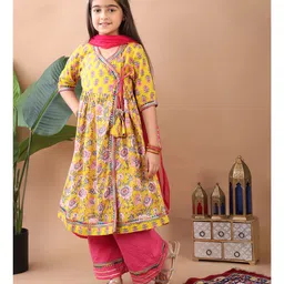 Kinder Kids Cotton Three Fourth Sleeves Floral Printed Angrakha Style Kurta With Palazzo & Dupatta Set - Yellow & Pink image 4