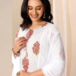 Libas White Floral Kurta and Pant with Dupatta image 4