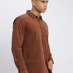 FADFAS Men Spread Collar Regular Fit Corduroy Shirt image 5