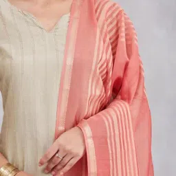 Fabindia Pink Solid Dupatta image 5