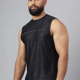 MuscleBlaze Unisex Brand Logo Printed Round Neck Compression T-shirt image 4