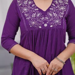 Navlik Women Floral Embroidered Kurta with Trousers & Dupatta image 3