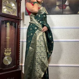 CANIZZARO Woven Design Zari Silk Blend Handloom Banarasi Saree image 2