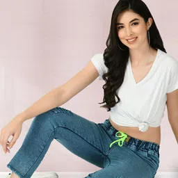 Ira Collections Women Comfort Mid-Rise Mildly Distressed Light Fade Stretchable Jeans image 4